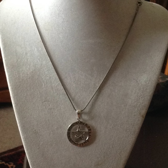 Sterling Peter Stone Round Runic Pentagram Salem Charm Pendant Necklace - Picture 3 of 5